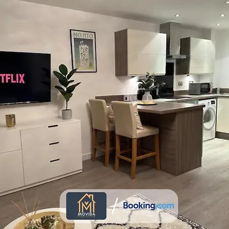 Beautiful Next To Lgi By Movida Group Short Lets & Serviced شقة