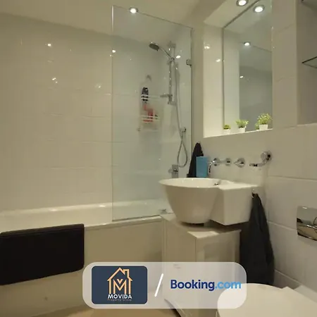 Beautiful Next To Lgi By Movida Group Short Lets & Serviced *
