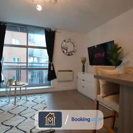 Beautiful Next To Lgi By Movida Group Short Lets & Serviced شقة